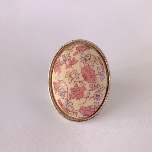 NWT Vintage 80’s/90’s solid cast ring with genuine ceramic floral cabochon - Picture 2 of 8